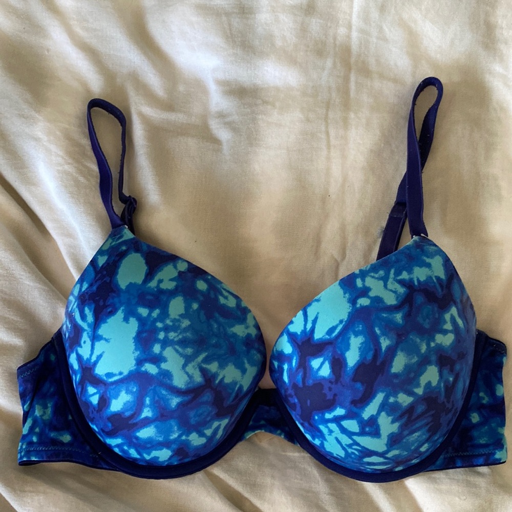 Victoria’s Secret pink bra